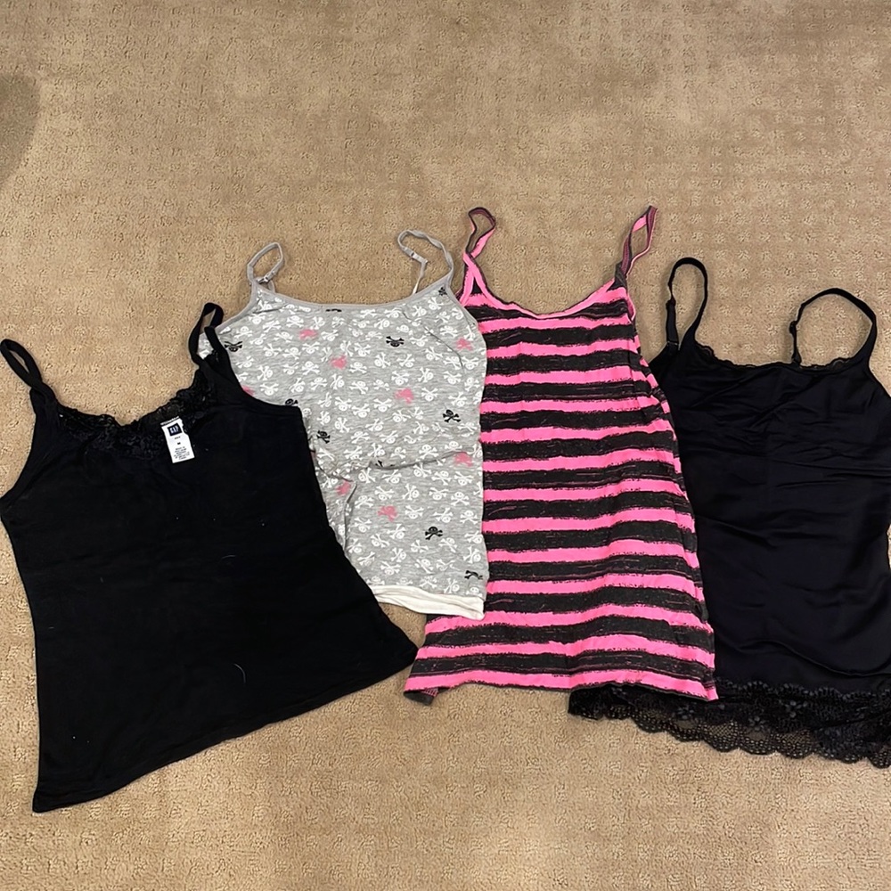 Bundle of 4 women’s tanks- size medium